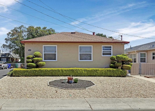Building Photo - 14616-14616 Pansy St Rental
