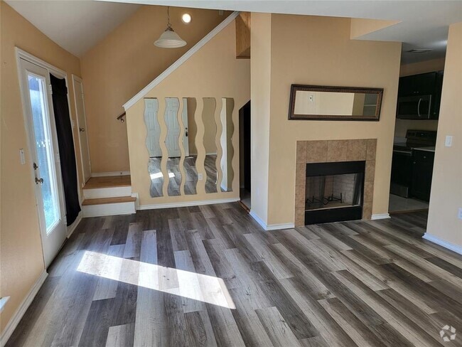 Building Photo - 9837 Walnut St Rental