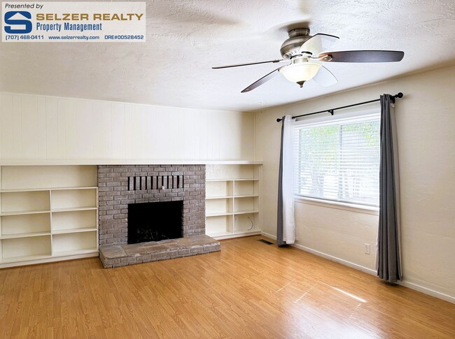 Photo - 207 S Spring St