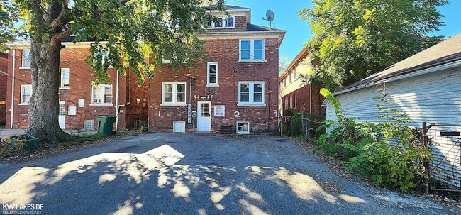 Photo - 914 Beaconsfield Ave