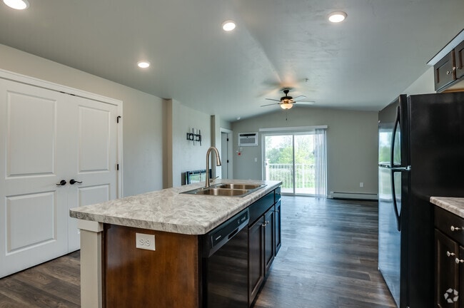 2BR, 2BA - 929SF - Kitchen