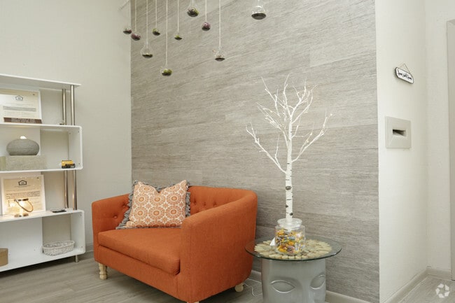 Interior Photo - Kingston Port