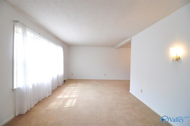 Photo - 2505 Lancelot Dr SE