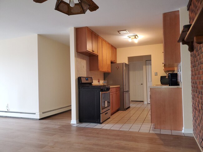 Kitchen - 8974 N Western Ave Rental