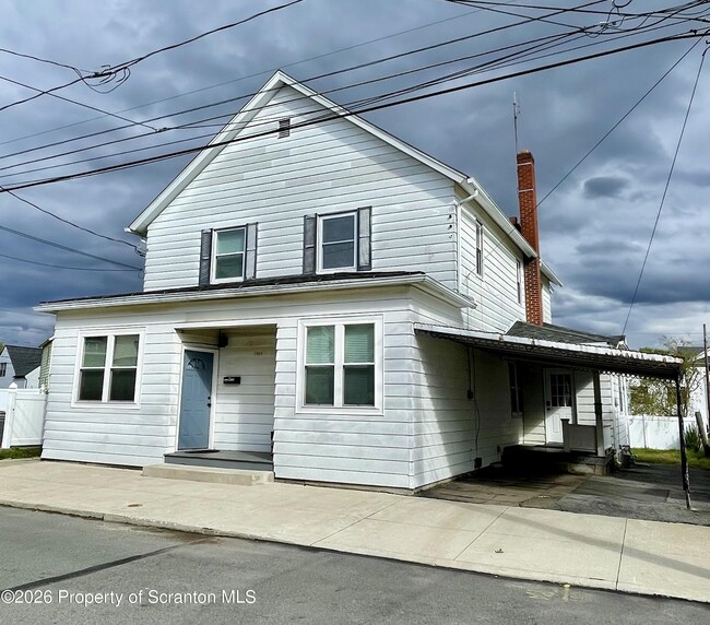 Building Photo - 1064 Lincoln St
