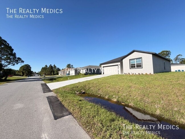 Photo - 2810 Felda Ave