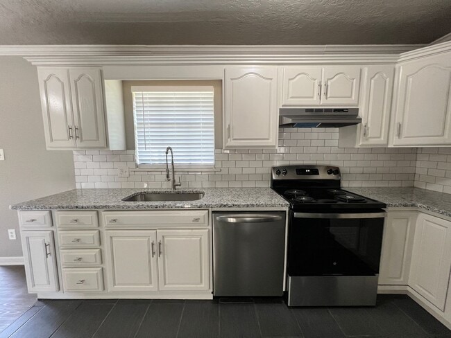 Photo - 6408 NW Oak Ave
