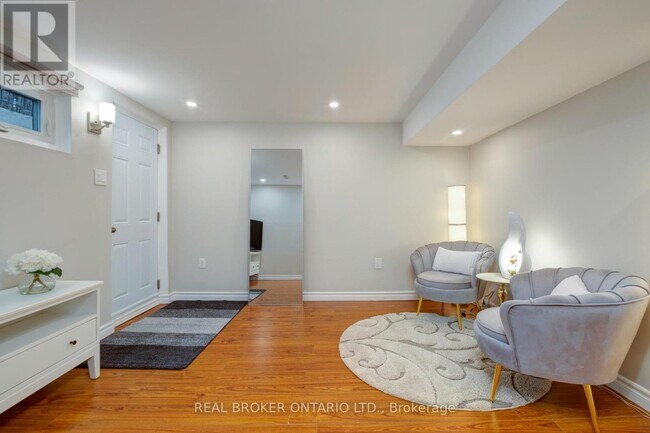 Photo - 25 Charnwood Pl