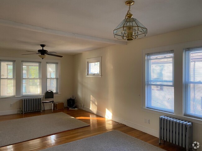 Building Photo - 76 Endicott Ave Unit 2 Rental