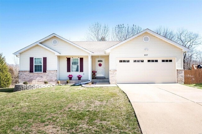 Building Photo - 617 Silver Maple Dr