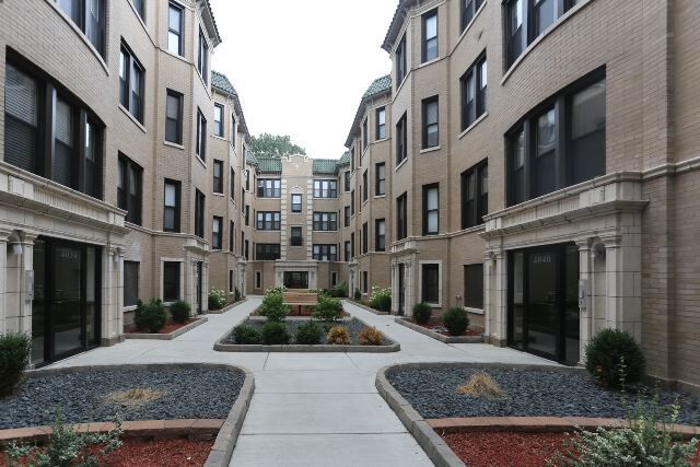 Building Photo - 4040 N Ashland Ave Unit 3X