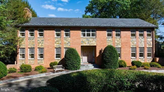 Photo - 221 Chain Bridge Rd