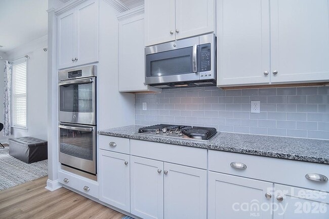 Photo - 1445 Overlea Pl NW