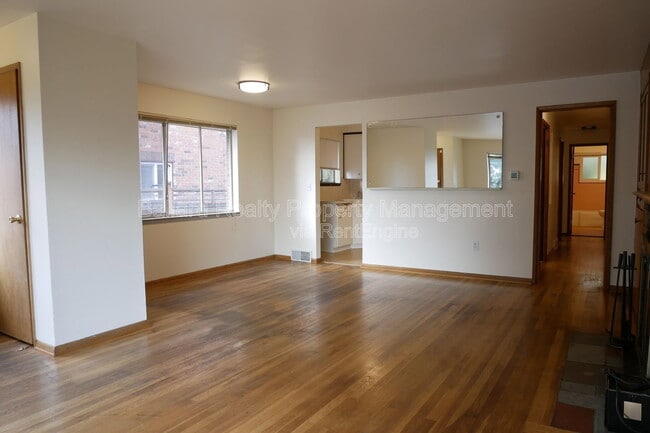 Photo - 708 N 80th St