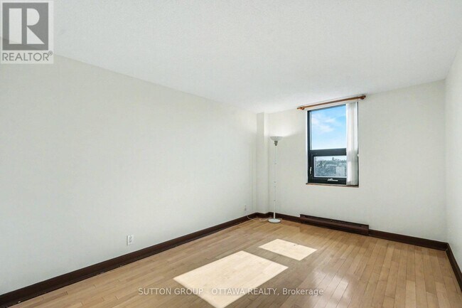 Photo - 2019 Carling Ave Unité 610