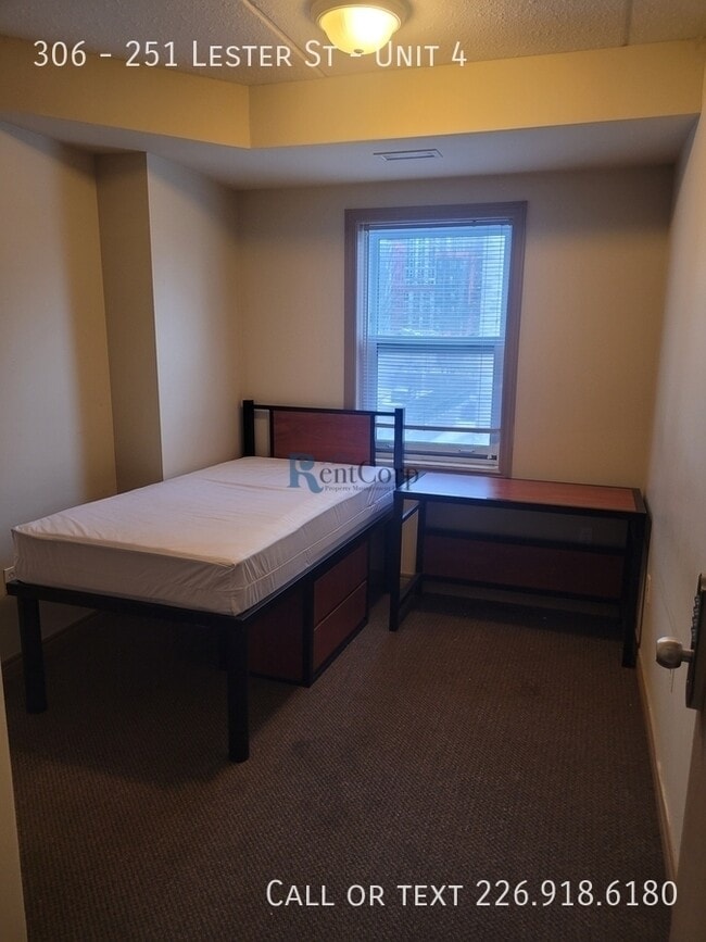 Photo - 251-251 Lester St Unit 4