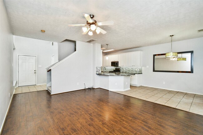 Photo - 62 E Stedhill Loop