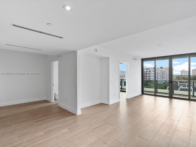 Photo - 9901 W Bay Harbor Dr