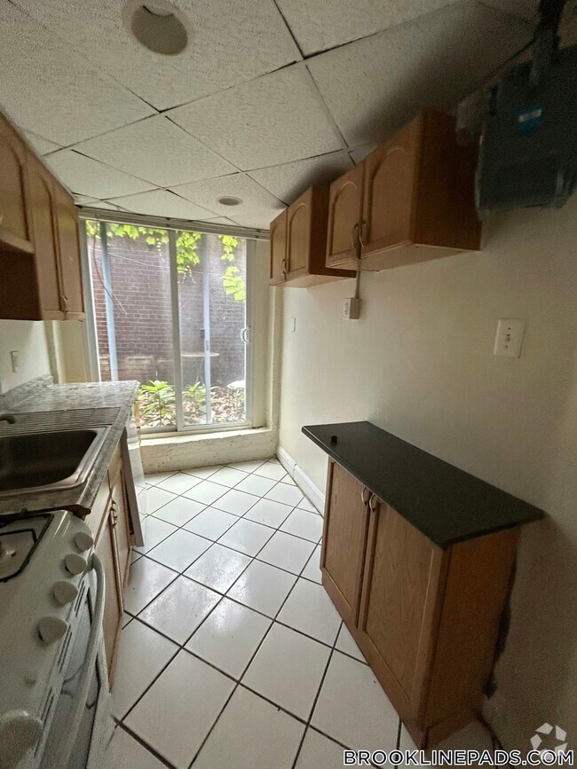 Building Photo - 352 Riverway Rental