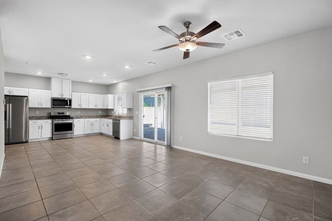 371 Scarlet Pne Ct