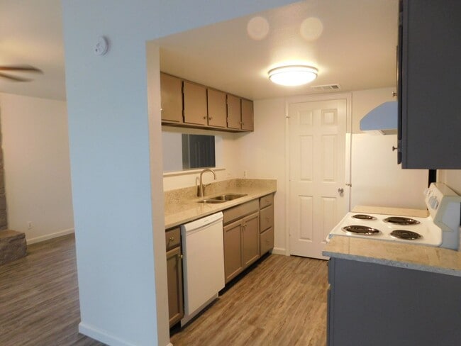 Photo - GCC Properties I LP Management Acct2 (1002... Unit B