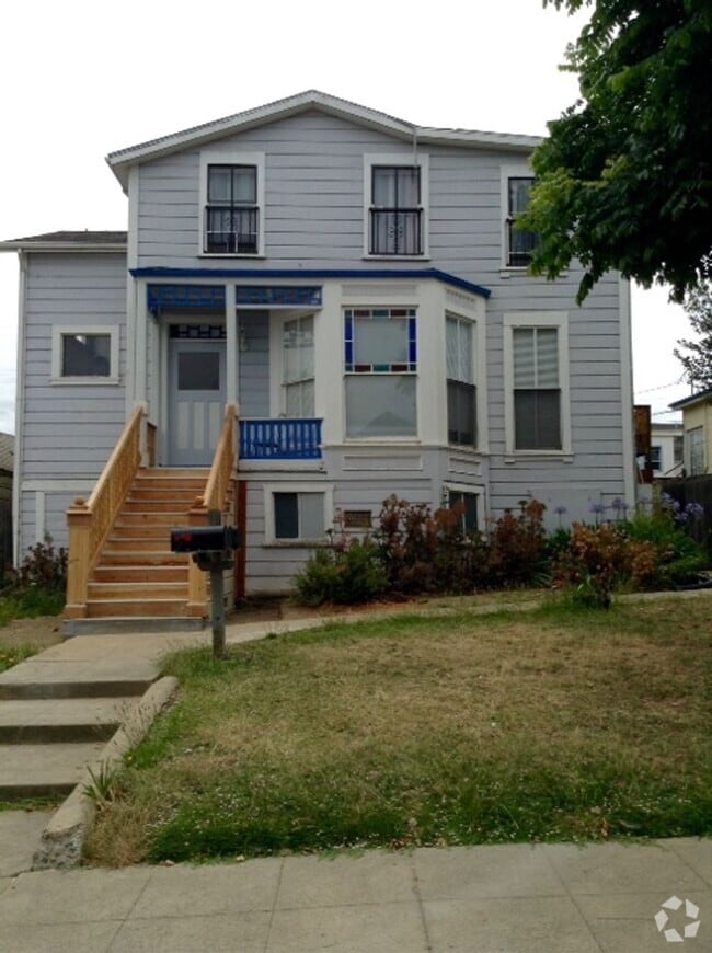 Building Photo - Adorable 2 bedroom 2 bath Apartment Unit B