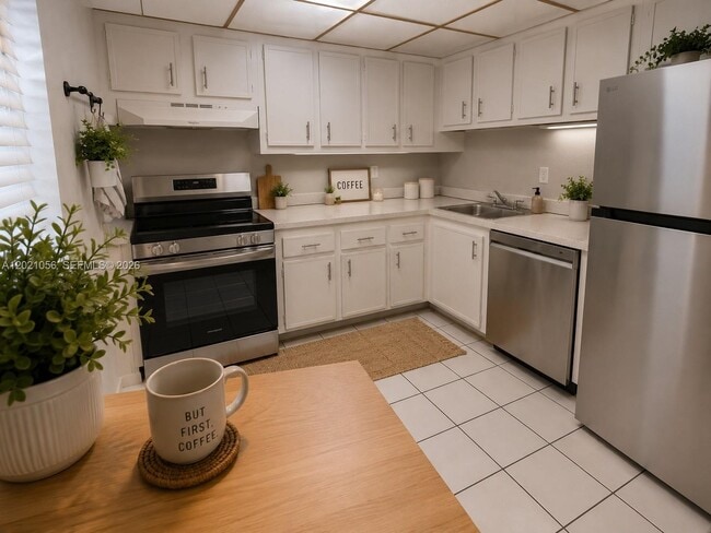 Building Photo - 7830 Camino Real Unit K-110