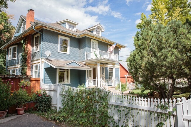 Photo - 616 W Mulberry St