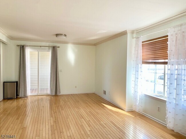 Photo - 14 Whispering Way W