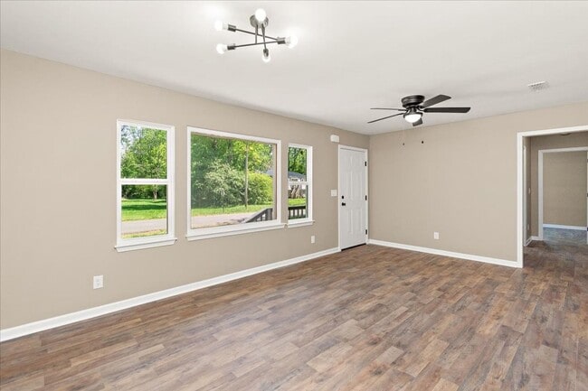 Photo - 309 Rickenbacker Dr