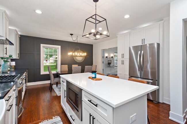 Photo - 724 Warner Ave