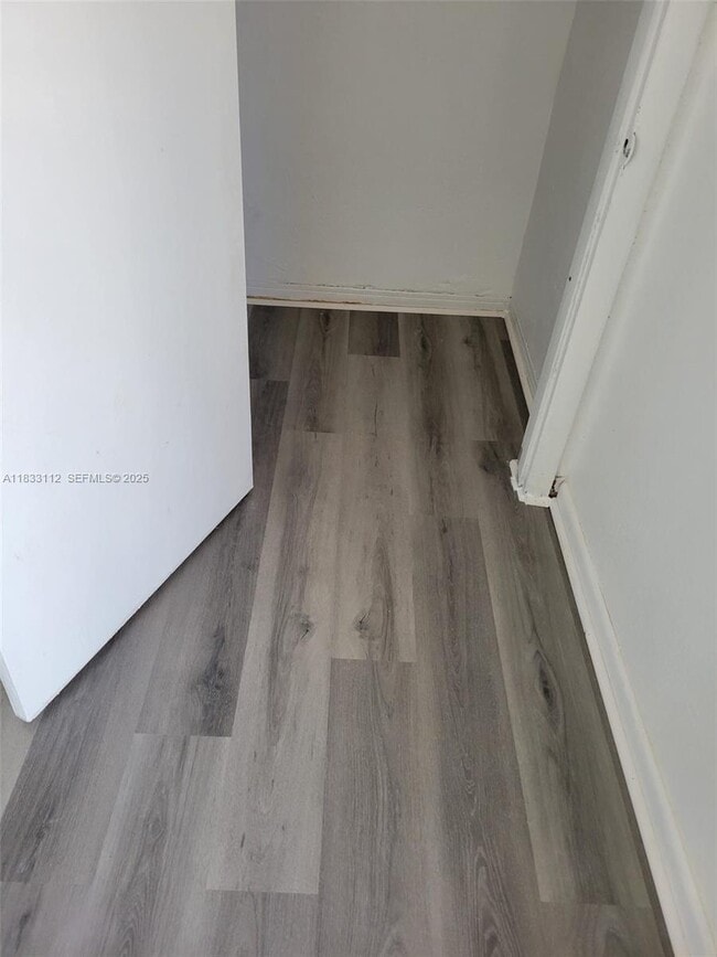 Building Photo - 1406 NW 2nd Ave Unit 2