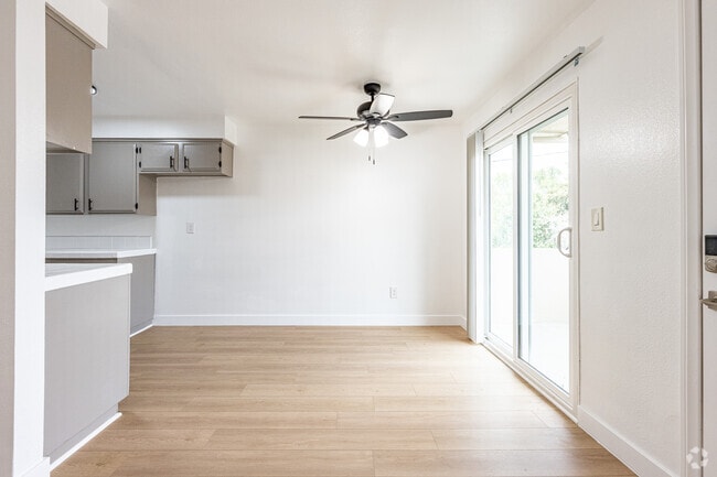 1BR, 1BA - 640SF - Dining Room