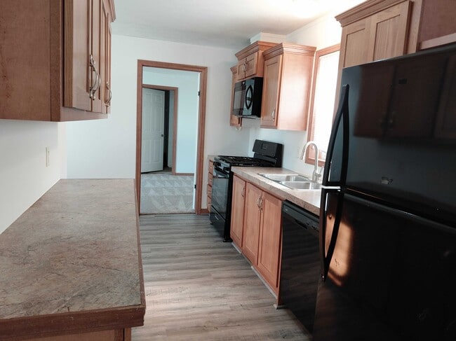 Photo - 2008 Heron Dr NW