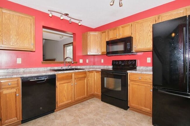 Photo - GREAT, 3 BEDROOM, 2.5 BATH HOME IN WARREN TOWNSHIP!