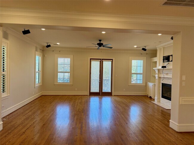 Photo - 2710 Nicholson St