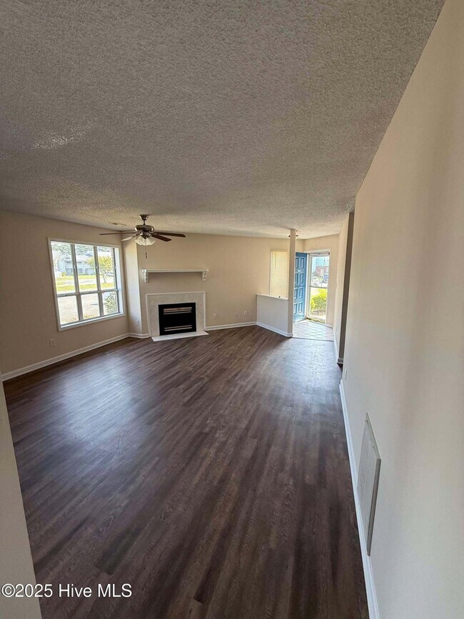 Photo - 118 Breezewood Dr Unit D