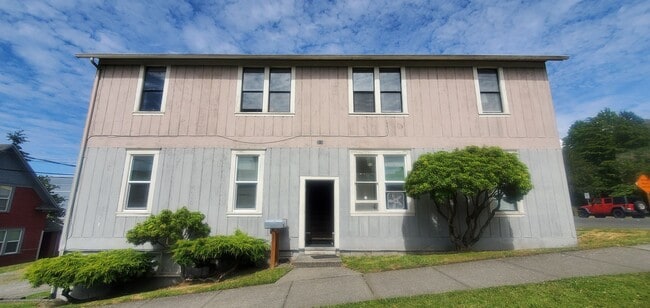 Building Photo - 315 E Laurel St Unit #4