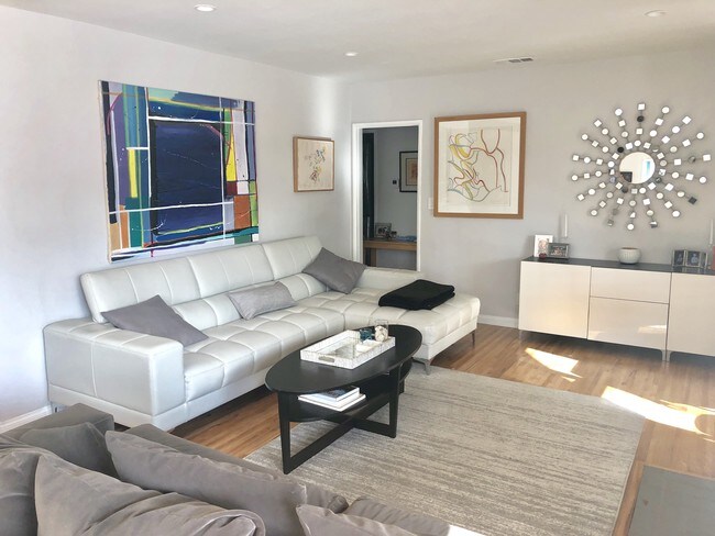 Photo - 3118 Torrance Blvd