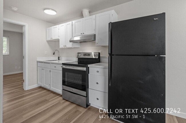 Building Photo - 4425 Pacific St SW Unit 1 Rental