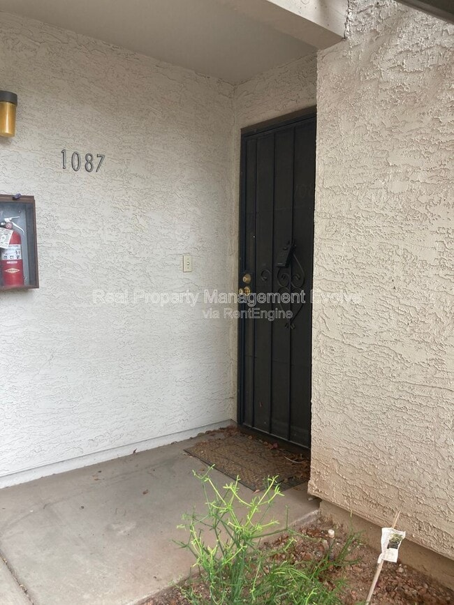 Photo - 10610 S 48th St Unidad 1087