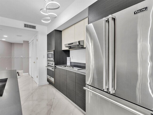 Photo - 9821 E Bay Harbor Dr Unit 302