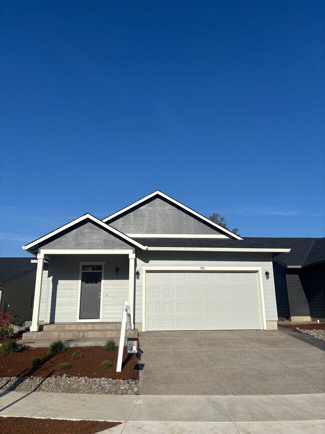 Photo - 3 Bedroom 2 Bath Silverton OR