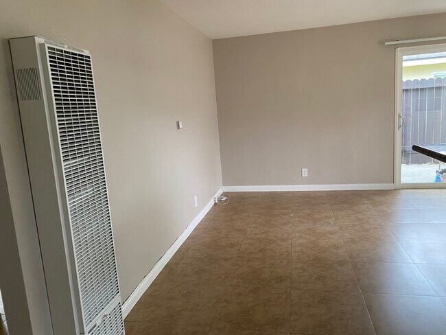 Living room - 1092 Walnut St Apartments Unit D