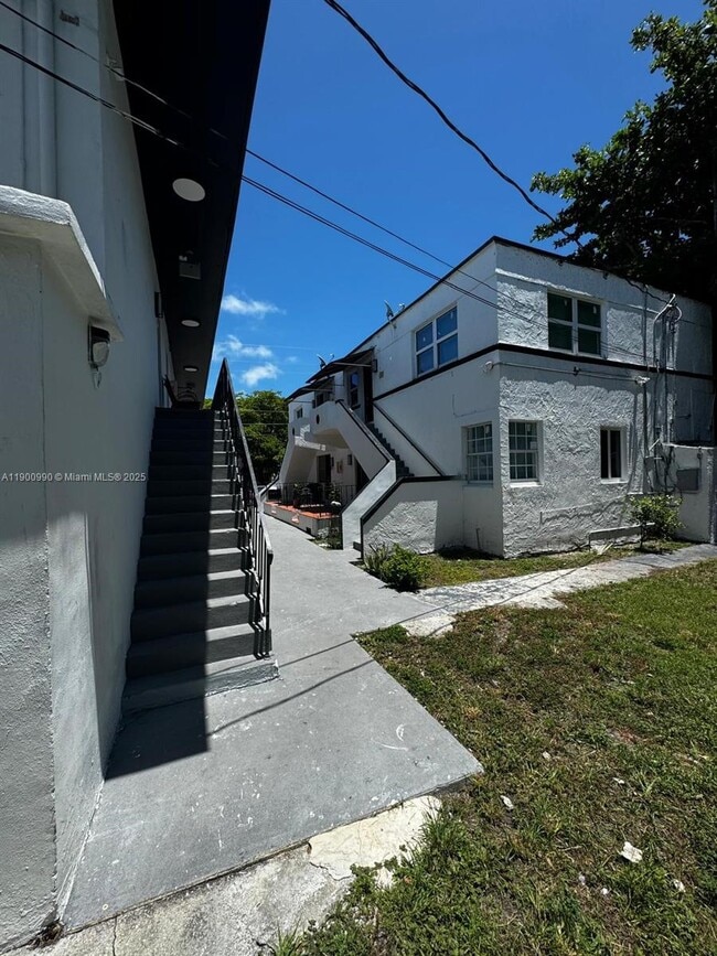 Photo - 602 SW 13th Ave Unit 4