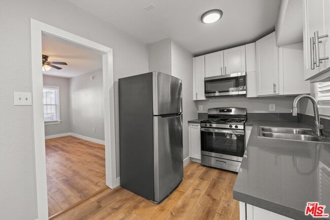 Photo - 5724 La Mirada Ave Unidad 1/4