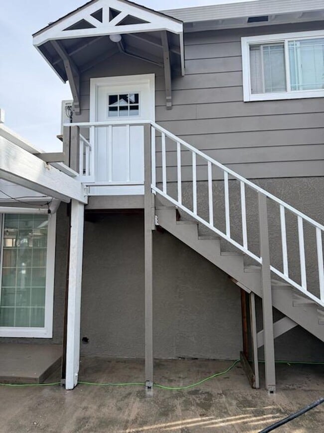 Building Photo - Commuters dream location, 1 bedroom apartment a few blocks from highway 680