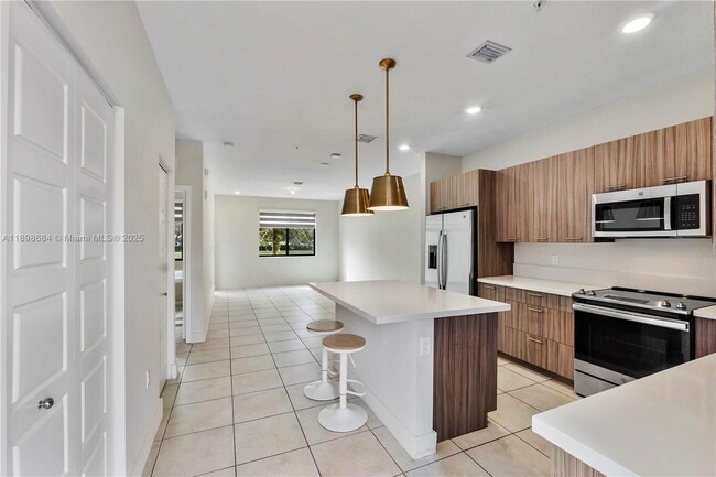 Building Photo - 8301 NW 41st St Unit B-102