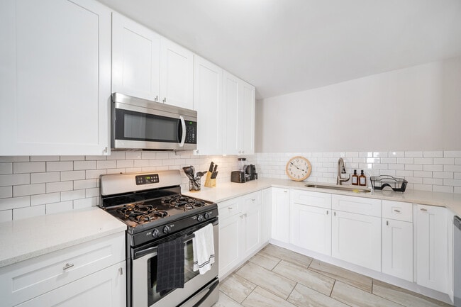 Photo - 1312 E 52nd St Unit #B