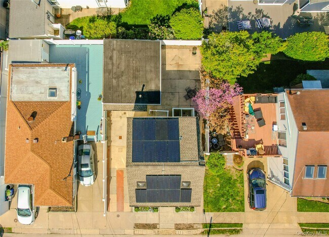 23 Garden City Ave